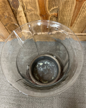 HAMMERED GLASS CANDLE HOLDER WITH ROUND METAL INSERT