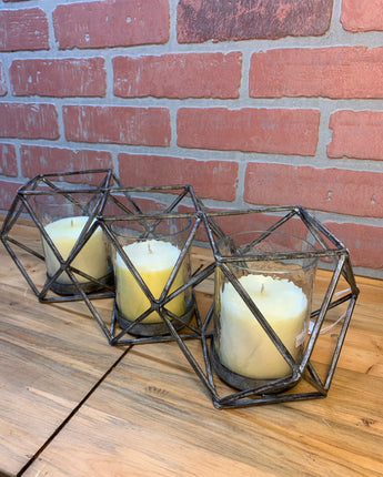 3 ALIGNED METAL CANDLE HOLDER WITH CREAM CANDLES