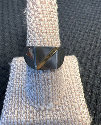 RING MEN'S BRUSHED STAINLESS STEEL WITH A STRIPE OF 14KT GOLD