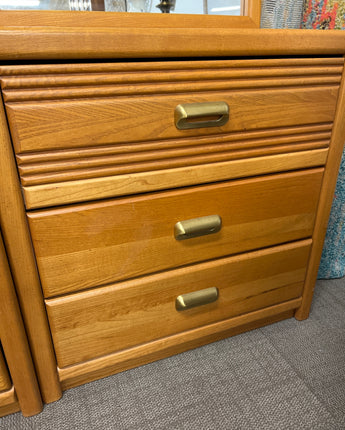 YOUNG AMERICAN BY STANLEY LIGHT OAK W/3 DRAWERS GOLD PULLS