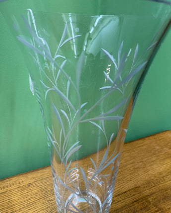 LENOX CRYSTAL OPAL INNOCENCE VASE WITH ETCHED FROSTED STEMS