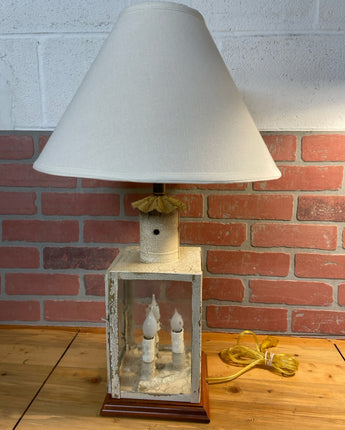 COLONIAL LAMP CREAM DISTRESSED ON SQUARE MAPLE WOOD BASE
