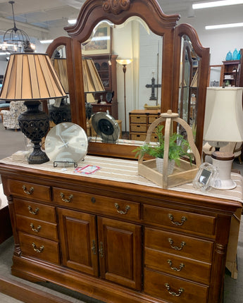 DRESSER WITH MIRROR 10 DRAWERS 2 DOORS STAINED BROWN GOLD HARDWARE