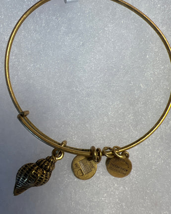 BRACELET ALEX & ANI GOLD 3 SMALL CHARMS & 1 SHELL CHARM