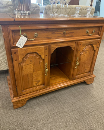 SIDE BOARD, OAK, 1 DRAWER, 2 DOORS, FLIP TOP, CUBBY w/ GLASS SHELF