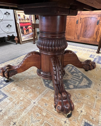 VINTAGE ROUND OAK PEDESTAL DINING TABLE