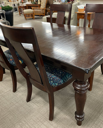 POTTERY BARN TABLE, FOUR CHAIRS, BLUE PRINT UPHOLSTERED SEATS