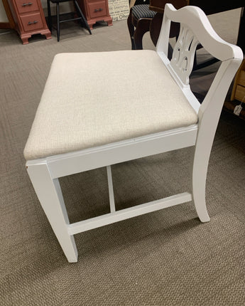 CHAIR WIDE WOOD PAINTED WHITE WITH CREAM FABRIC