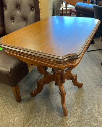 WALNUT STAINED LIBRARY TABLE W/DECORATIVE LEGS