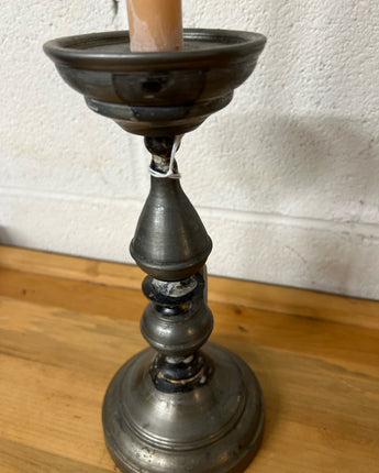 PEWTER DISTRESSED LOOK ROUND CANDLE HOLDER WITH CANDLE