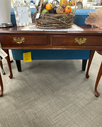 CHERRY WOOD, SOFA TABLE, QUEEN ANNE LEGS, 2 DRAWERS w/GOLD HARDWARE