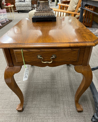 ETHAN ALLEN OAK QUEEN ANN LEG END TABLE