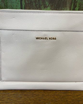 MICHAEL KORS BLUSH LEATHER PEBBLE POUCH CLUTCH