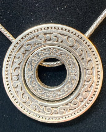 NECKLACE BRIGHTON SILVER CHAIN WITH ROUND MEDALLION