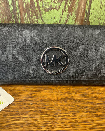 MICHAEL KORS BLACK PEBBLE PVC SIGNATURE WALLET