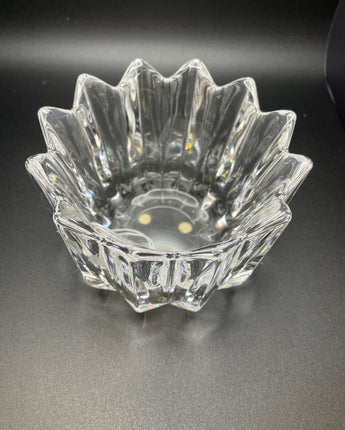 ORREFORS SWEDISH CRYSTAL ROUND BOWL W/DEEP CUT POINTED PEDAL RIM