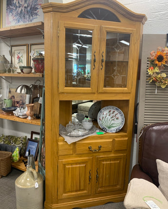 CORNER CABINET OAK ETCHED GLASS 4 DOORS 1 DRAWER 34" W, 4"' L,  85" H