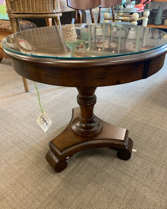 END TABLE ROUND DARK WOOD  WITH PEDESTAL AND GLASS PIECE FOR TOP