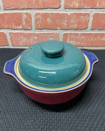 DENBY HARLEQUIN STONEWARE 1 QT CASSEROLE BURGUNDY NAVY & GREEN 5"X7"X8.5"