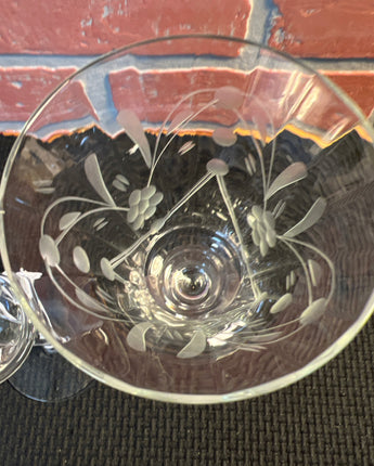 WILLOW MOON CRYSTAL WINE GLASSES ETCHED WITH LEAVES & BERRIES