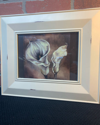 CREAM DISTRESSED WIDE FRAME W/2 WHITE DISTRESSED CALLA LILLY