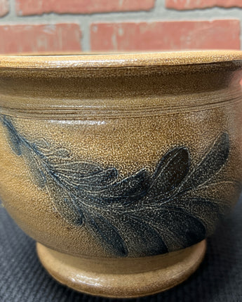 PLANTER BROWN WITH NAVY LEAVES
