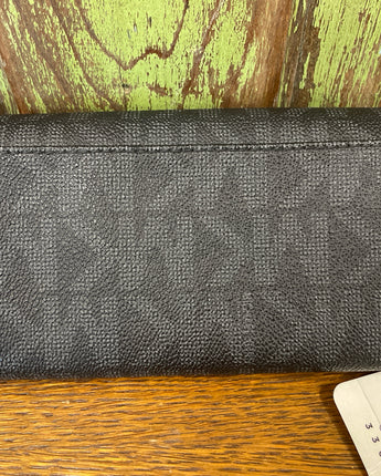 MICHAEL KORS BLACK PEBBLE PVC SIGNATURE WALLET