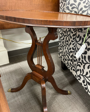 DUNCAN PHYFE ANTIQUE OVAL WOOD SIDE TABLE, HARP CENTER BASE, GOLD CLAW FEET