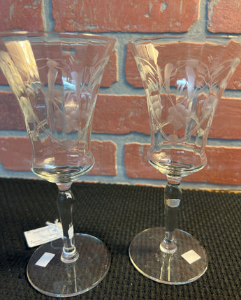 WILLOW MOON CRYSTAL WINE GLASSES ETCHED WITH LEAVES & BERRIES