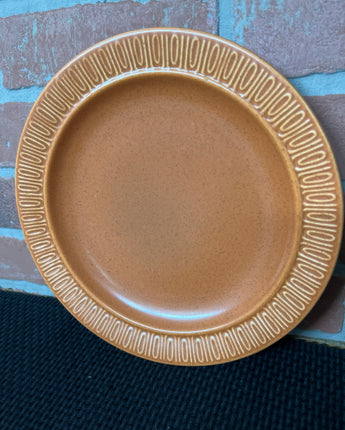 REDWING POTTERY RUST COLOR WITH EMBOSSED RIM