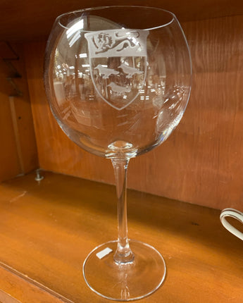 CRYSTAL-WINE GLASS ROUND BOWL W LONG STEM LION COAT OF ARMS