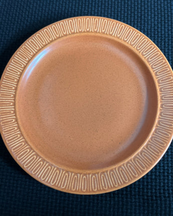 REDWING POTTERY RUST COLOR WITH EMBOSSED RIM