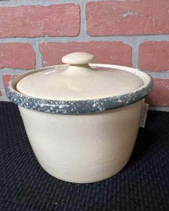 HOME & GARDEN BEIGE CROCK WITH SPONGE RIM AND RED APPLES